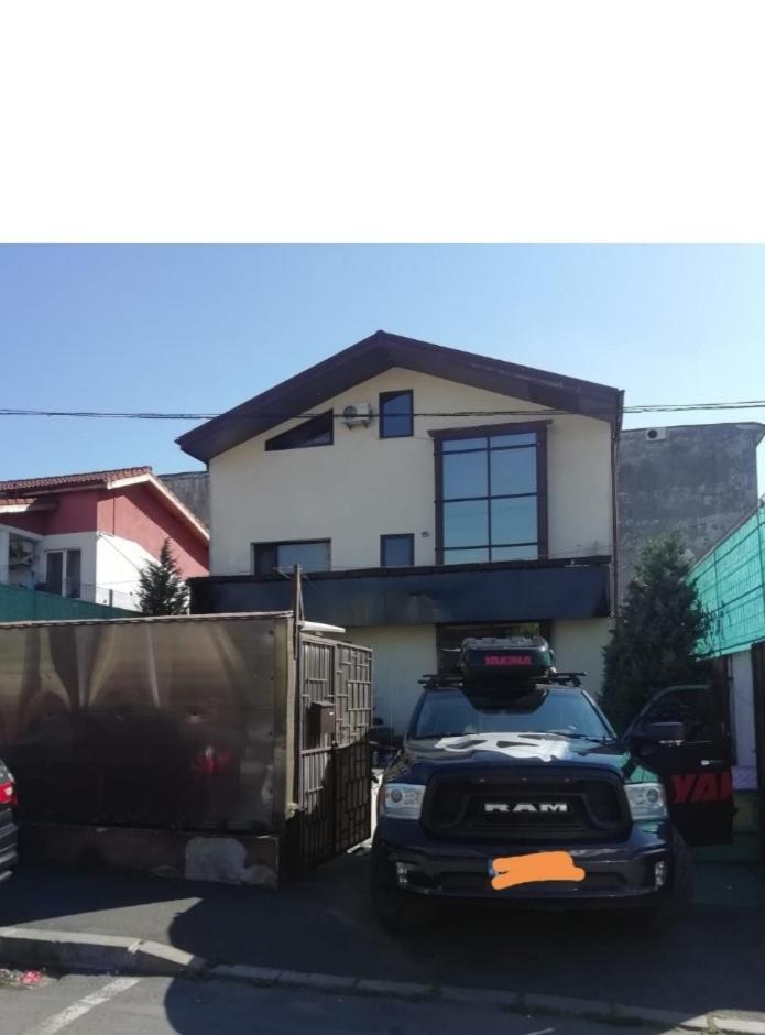 New Spacious Villa! 부쿠레슈티 외부 사진